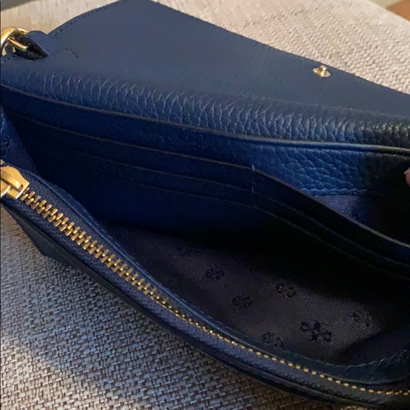 Tory Burch Britten Smartphone Wallet Royal Navy - Picture 10 of 16